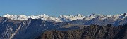 42 Vista zoomata sulle cime innevate di fresco delle Alpi Orobie